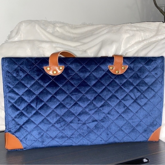 Blue velvet handbag, faux leather and blanket interior 10”x 18 - Picture 3 of 7